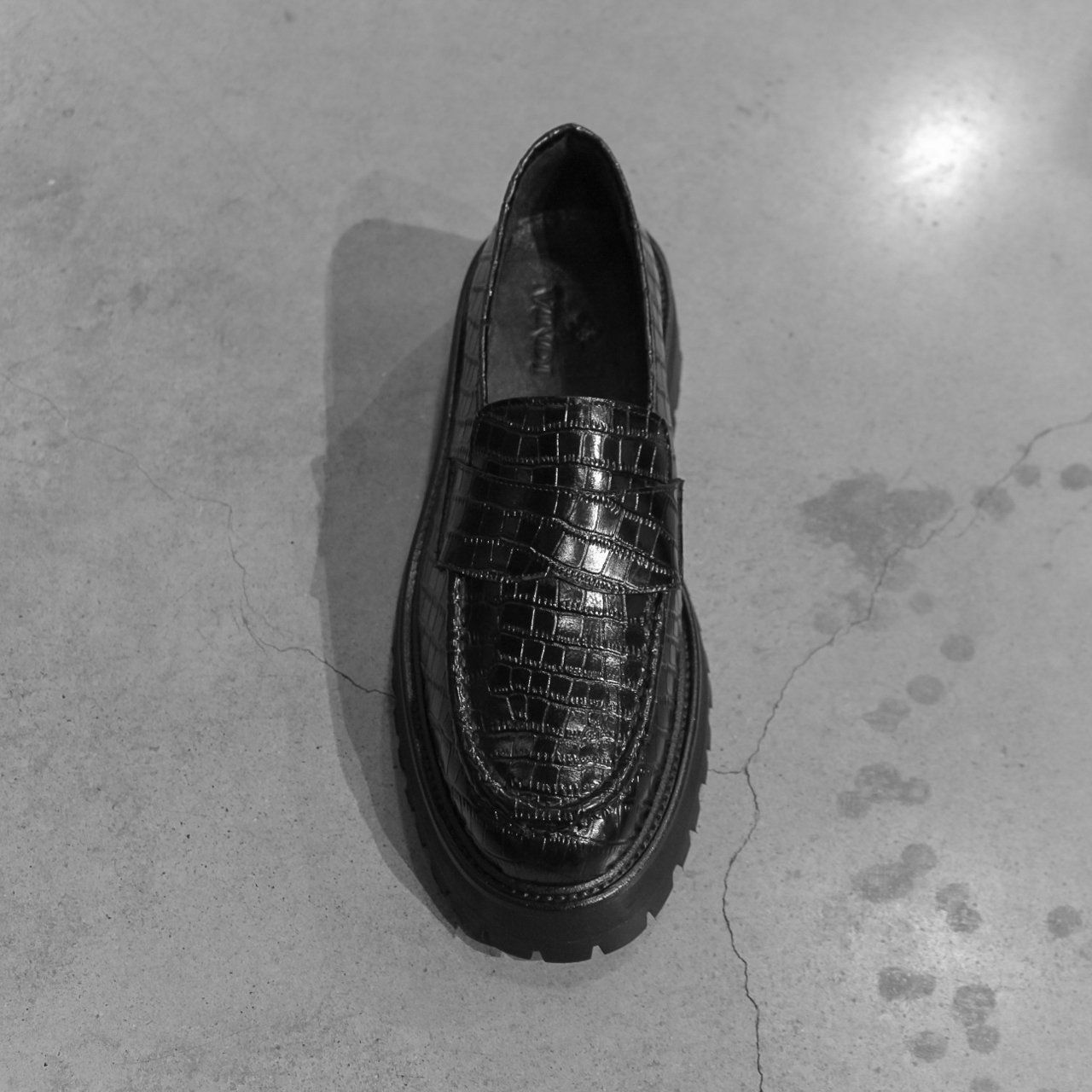 WHITE LABEL - MTO - CHUNKY ROUND TOE LOAFER DA BÒ VÂN CÁ SẤU - ĐẶT ĐÓNG