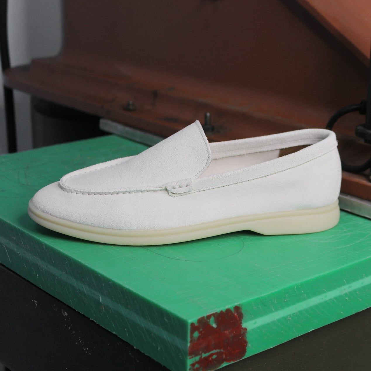 ĐẶT ĐÓNG - BEIGE LABEL - DRAGON LITE - GIÀY LOAFER RÚT MOCCASIN DA LỘN MÀU TRẮNG ĐẾ CAO SU SIÊU NHẸ